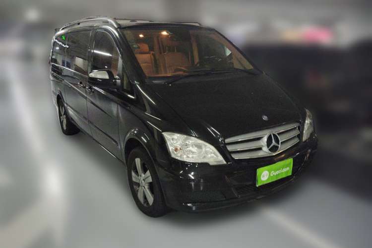 Used Mercedes-Benz Viano 2011 2.5L Navigator Edition Front Right 45 Deg