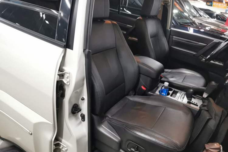 Used Mitsubishi Pajero 2016 3.0L Automatic Prestige Version China V Standard
