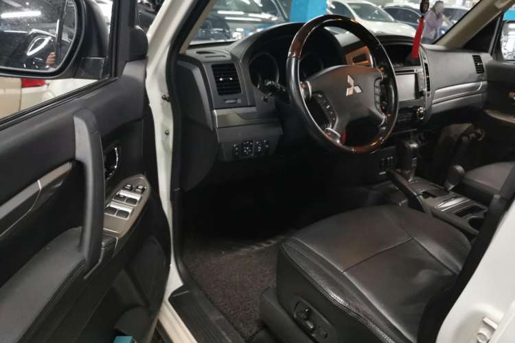 Used Mitsubishi Pajero 2016 3.0L Automatic Prestige Version China V Standard
