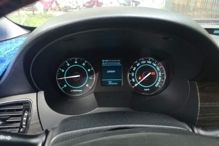 Used JAC Refine M5 2013 2.0T Gasoline Manual Business Edition