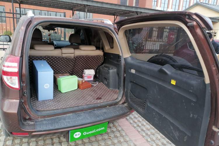 Used Toyota RAV4 2012 Luxurious Edition 2.0L Automatic All-Wheel Drive
