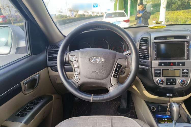 Used Hyundai Santa Fe Classic 2010 2.4 Ultimate Edition 7-Seater Four-Wheel Drive Steering Wheel