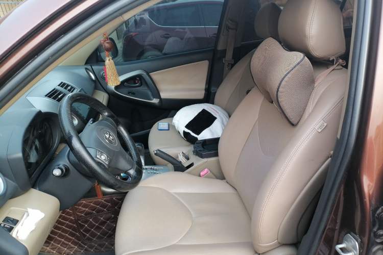 Used Toyota RAV4 2012 Luxurious Edition 2.0L Automatic All-Wheel Drive
