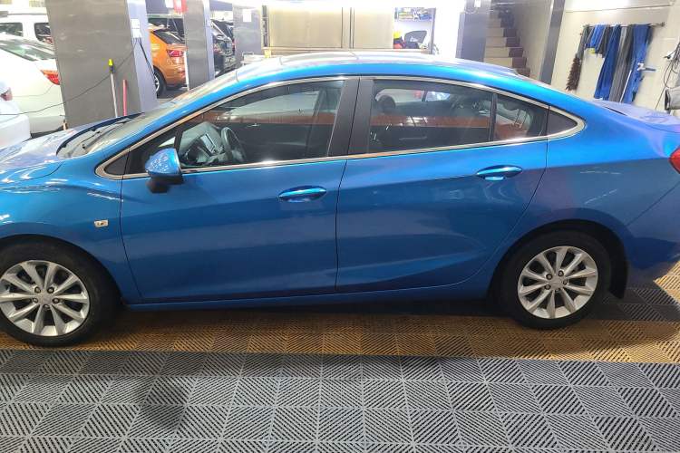 Used Chevrolet Cruze 2017 1.5L Automatic Pioneer Sunroof Edition
