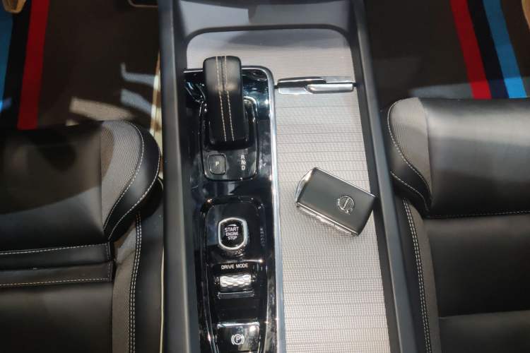 Used Volvo XC60 New Energy 2021 T8 E-Drive Hybrid Smart & Dynamic Edition
