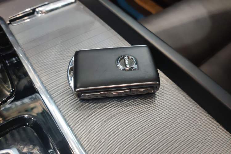 Used Volvo XC60 New Energy 2021 T8 E-Drive Hybrid Smart & Dynamic Edition
