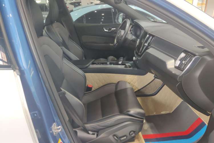 Used Volvo XC60 New Energy 2021 T8 E-Drive Hybrid Smart & Dynamic Edition
