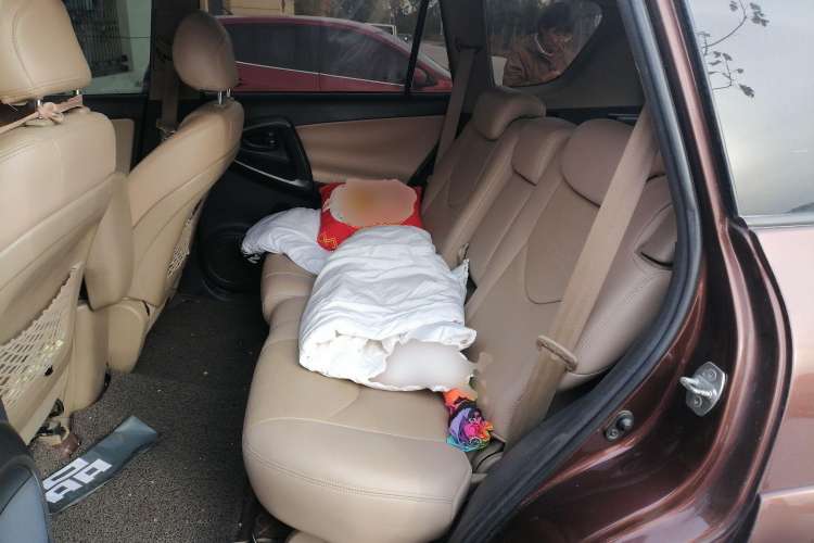 Used Toyota RAV4 2012 Luxurious Edition 2.0L Automatic All-Wheel Drive
