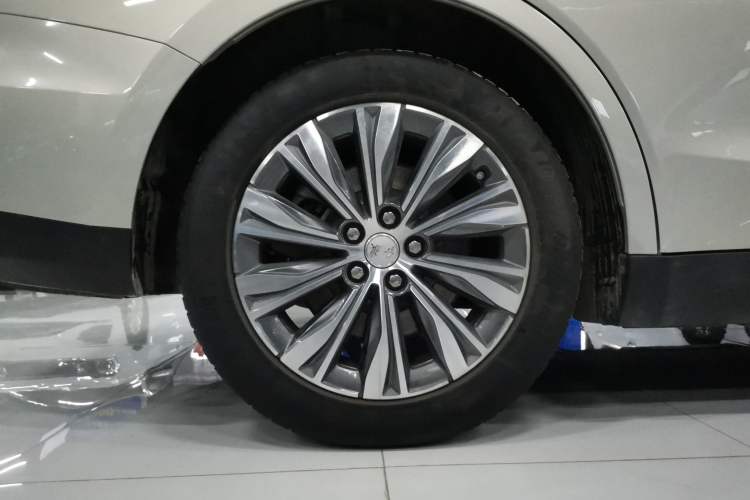 Used Hongqi E-QM5 2022 431 km Charge & Enjoy Edition
