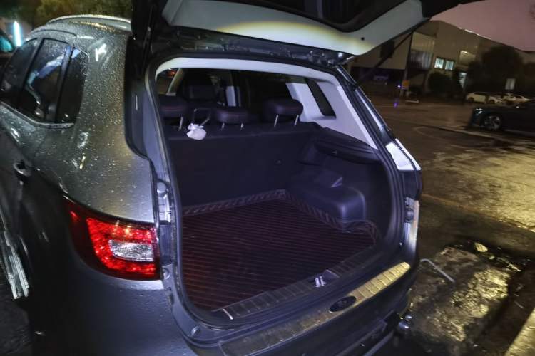 Used FAW Senya R7 2016 1.6L Manual Luxury Model Trunk