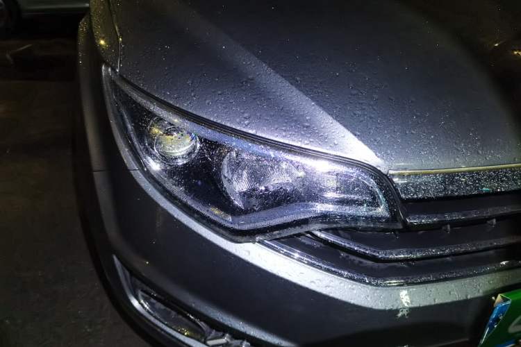 Used FAW Senya R7 2016 1.6L Manual Luxury Model Right Front Headlight