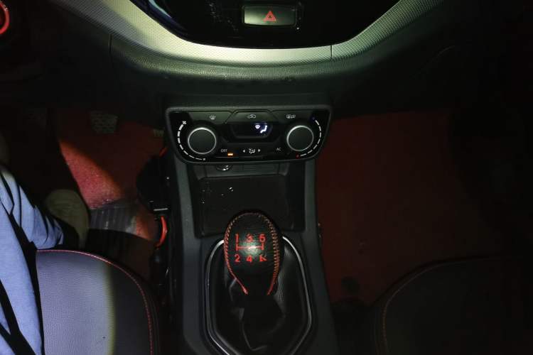 Used FAW Senya R7 2016 1.6L Manual Luxury Model Gear Lever
