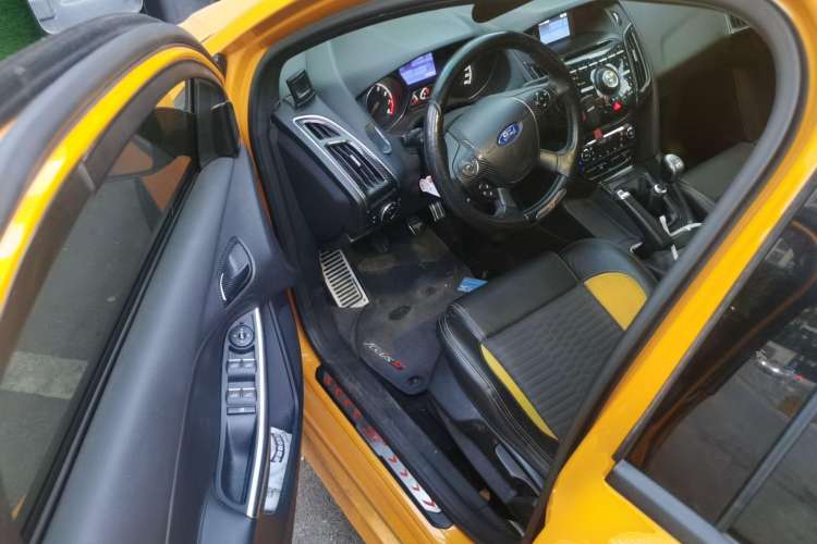 Used Ford Focus 2013 2.0T ST Orange Edition
