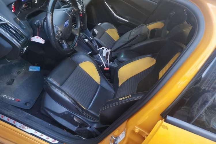 Used Ford Focus 2013 2.0T ST Orange Edition
