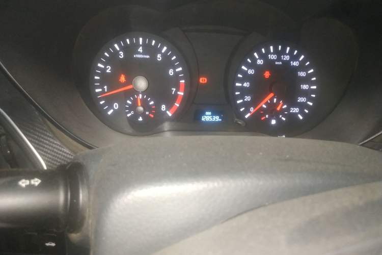 Used Haima Fumei 2014 M5 1.6L Manual Standard Model Odometer Close Up