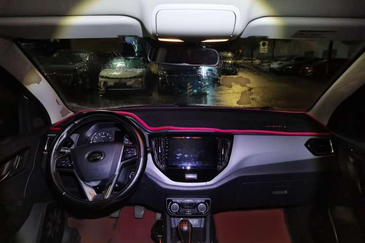 Used FAW Senya R7 2016 1.6L Manual Luxury Model Center Console