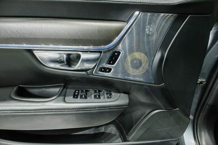 Used Volvo V90 2017 Cross Country T5 AWD Prestige Edition
