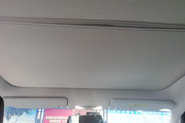 Used Venucia V 2021 260T Idol Edition
