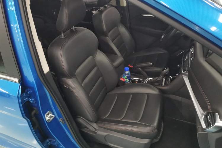 Used JAC Refine R3 2018 1.6L CVT Luxury Smart Model
