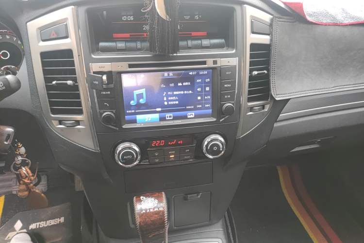 Used Mitsubishi Pajero 2016 3.0L Automatic Standard Version China V Standard