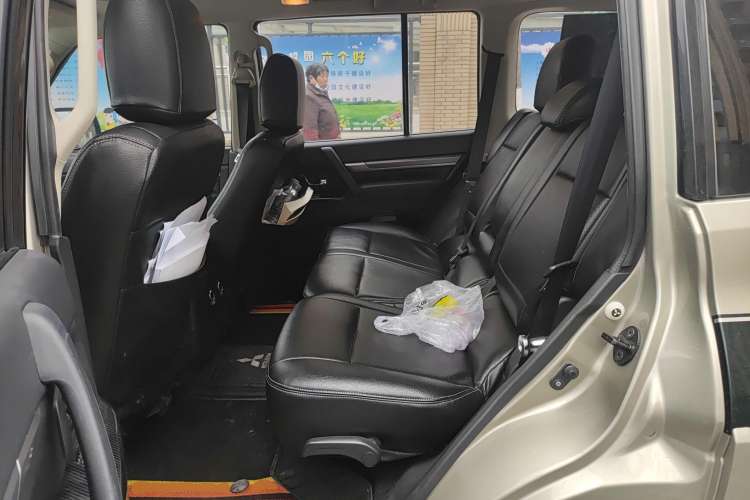 Used Mitsubishi Pajero 2016 3.0L Automatic Standard Version China V Standard