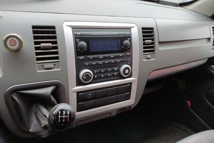 Used Foton Scenic G7 2017 2.0L Long-Wheelbase Commercial Van High Roof 6-Seater 4Q20M
