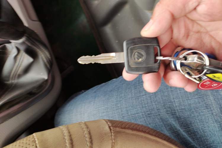 Used Foton Scenic G7 2017 2.0L Long-Wheelbase Commercial Van High Roof 6-Seater 4Q20M
