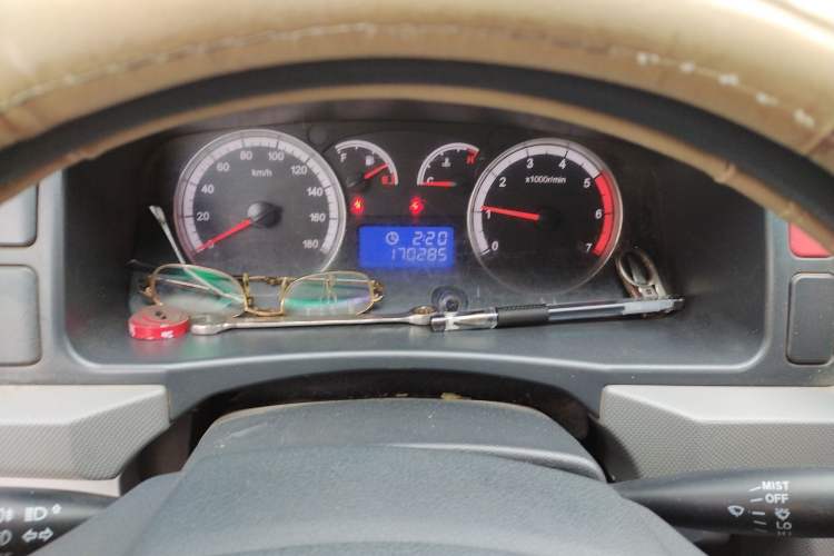 Used Foton Scenic G7 2017 2.0L Long-Wheelbase Commercial Van High Roof 6-Seater 4Q20M
