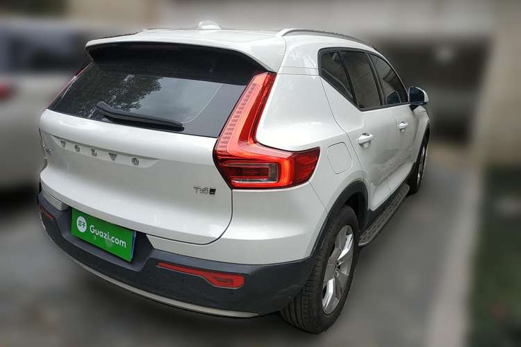 Used Volvo XC40 2019 T4 Four-Wheel Drive Dawn Ice White

