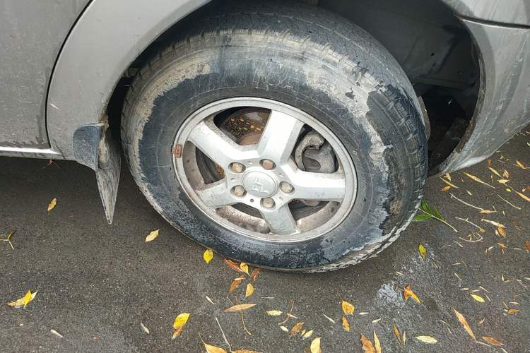 Used SAIC MAXUS  2011 2.5T Short Wheelbase Mid-Height Zunjie Edition
