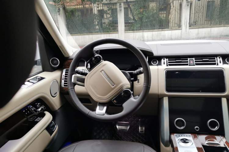 Used Land Rover Range Rover 2020 3.0 L6 Long-Wheelbase Legacy
