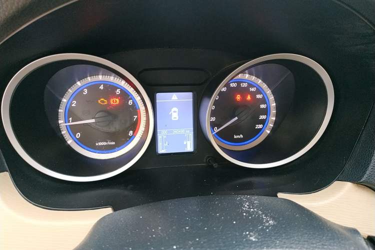 Used Soueast V5 Lingzhi 2013 1.5L Manual Comfort Model CNG Instrument Cluster