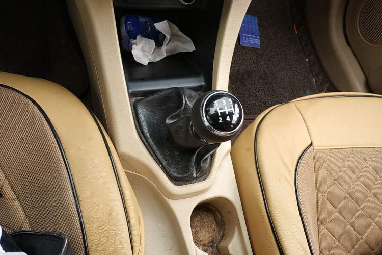 Used Soueast V5 Lingzhi 2013 1.5L Manual Comfort Model CNG Gear Lever