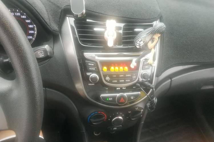 Used Hyundai Verna Ray 2014 1.4L Automatic GLX Audio And AC Panel