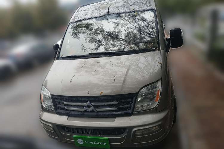 Used SAIC MAXUS  2011 2.5T Short Wheelbase Mid-Height Zunjie Edition
