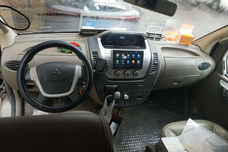 Used SAIC MAXUS  2011 2.5T Short Wheelbase Mid-Height Zunjie Edition
