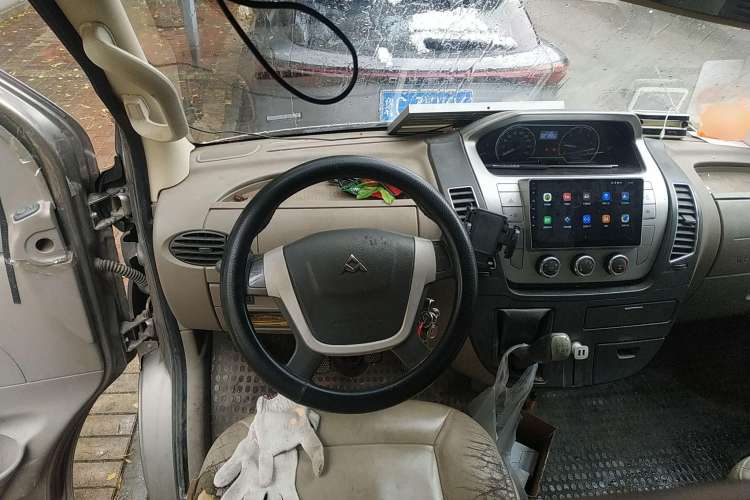 Used SAIC MAXUS  2011 2.5T Short Wheelbase Mid-Height Zunjie Edition
