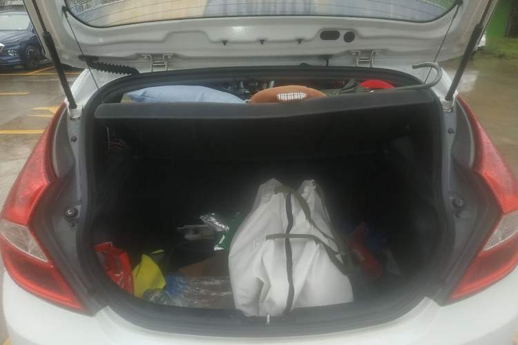 Used Hyundai Verna Ray 2014 1.4L Automatic GLX Trunk