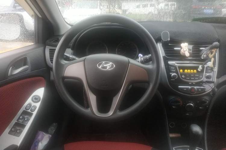Used Hyundai Verna Ray 2014 1.4L Automatic GLX Steering Wheel