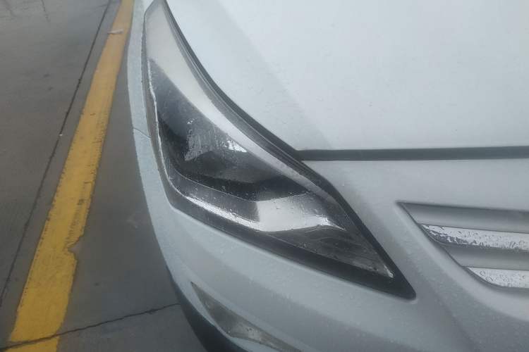 Used Hyundai Verna Ray 2014 1.4L Automatic GLX Right Front Headlight