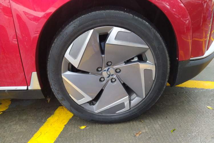 Used Hycan Z03 2021 Trendy Smart Edition Right Front Wheel Hub