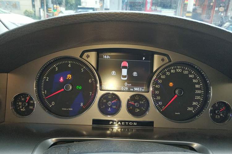 Used Volkswagen Phaeton 2011 3.6L V6 5-Seater Extended Business Edition
