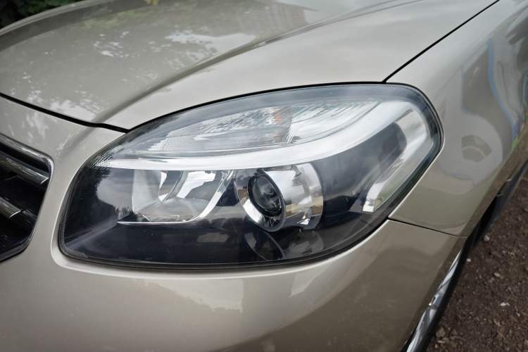 Used Renault Koleos 2012 2.5L Two-Wheel Drive Comfort Edition with Navigation