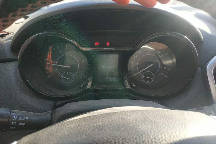 Used JMC Yuhu 5 2018 2.4T Classic Edition Diesel Manual 4x4 Luxury Version JX4D24A5L