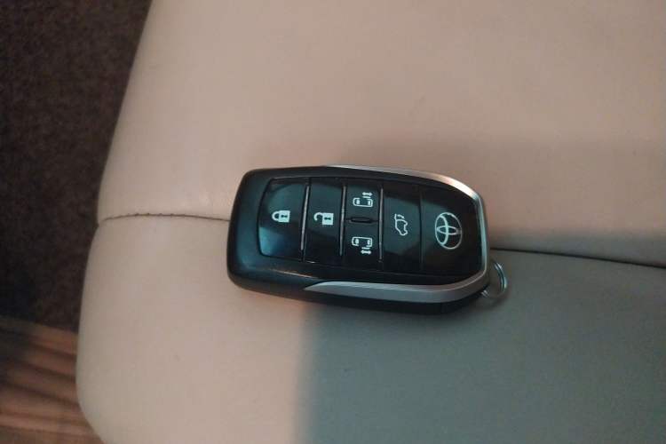 Used Toyota Previa 2012 2.4L 7-Seater Luxury Edition
