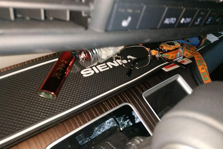 Used Toyota Sienna 2021 2.5L Hybrid Luxury Edition
