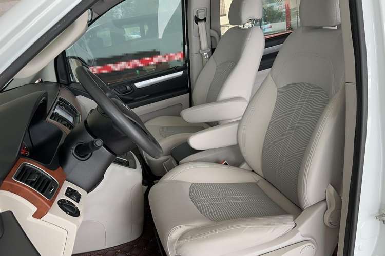 Used SAIC MAXUS G10 2015 2.0T Automatic Anniversary Edition
