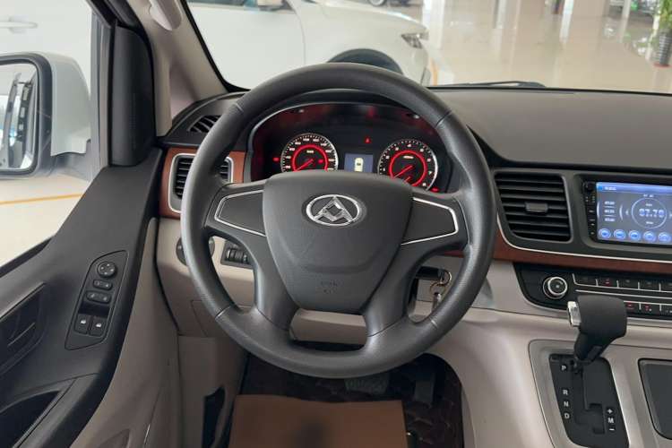 Used SAIC MAXUS G10 2015 2.0T Automatic Anniversary Edition
