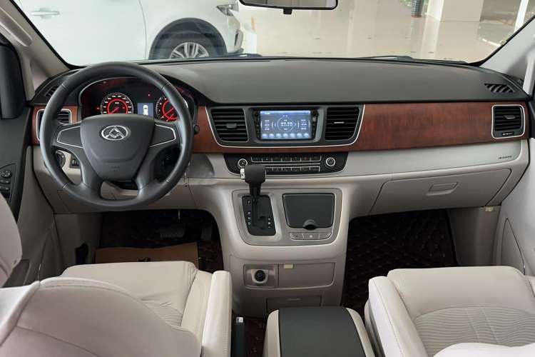 Used SAIC MAXUS G10 2015 2.0T Automatic Anniversary Edition
