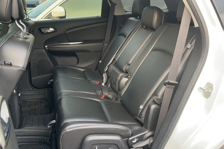 Used Dodge Journey 2013 2.4L Two-Wheel Drive Luxury Version
